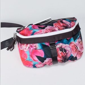 RARE Lululemon Go Lightly Bag Secret Garden